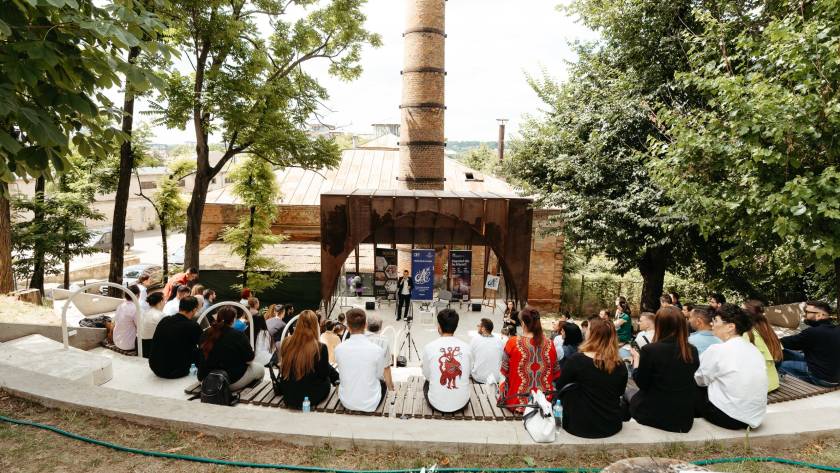 ATIPIC 12 - revenire după respiro din vară