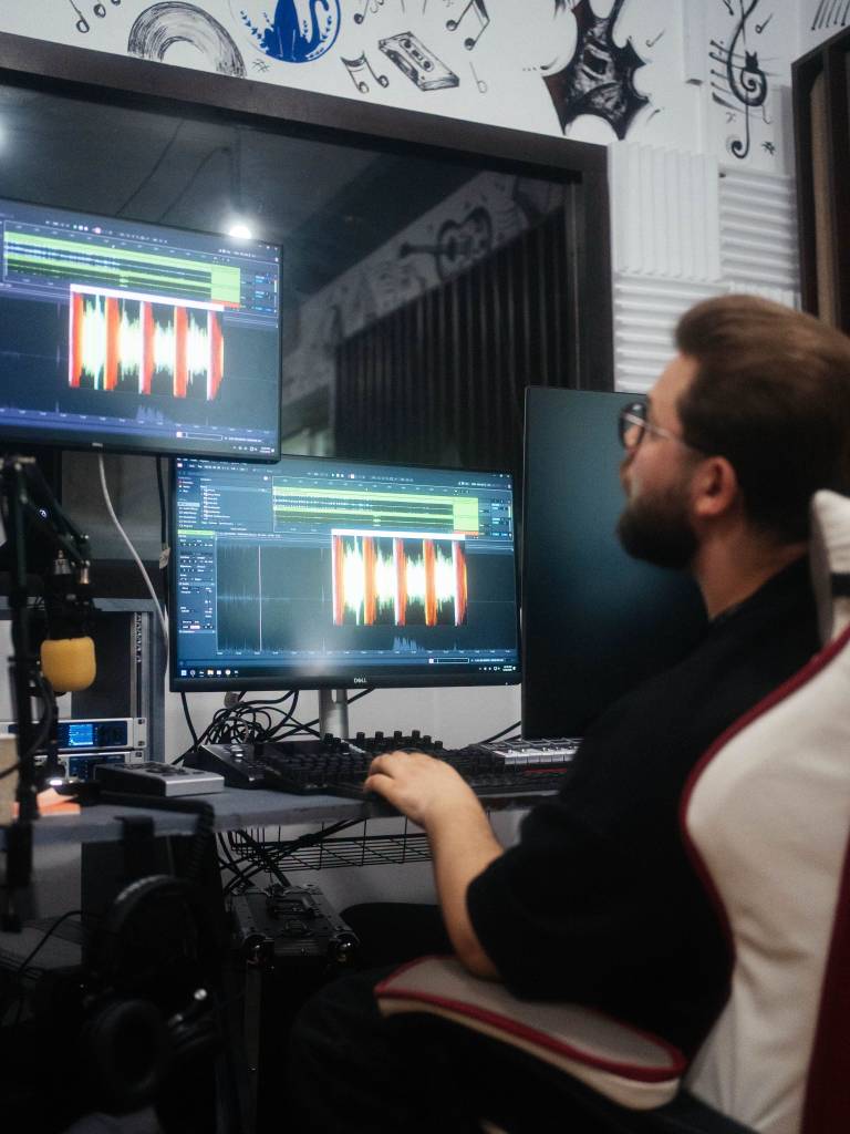 Atelier de DJing și producție muzicală pentru tineri, susținut prin ecosistemul ATIPIC YOUNG